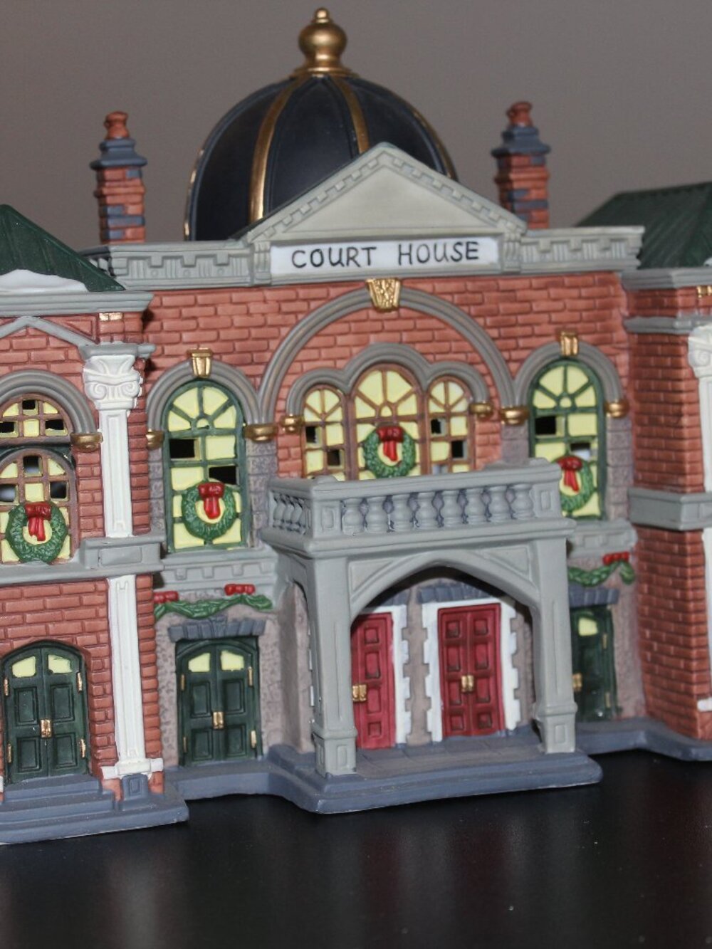 1998 Dickens Collectables Classic Series Porcelain Court House Christmas Village